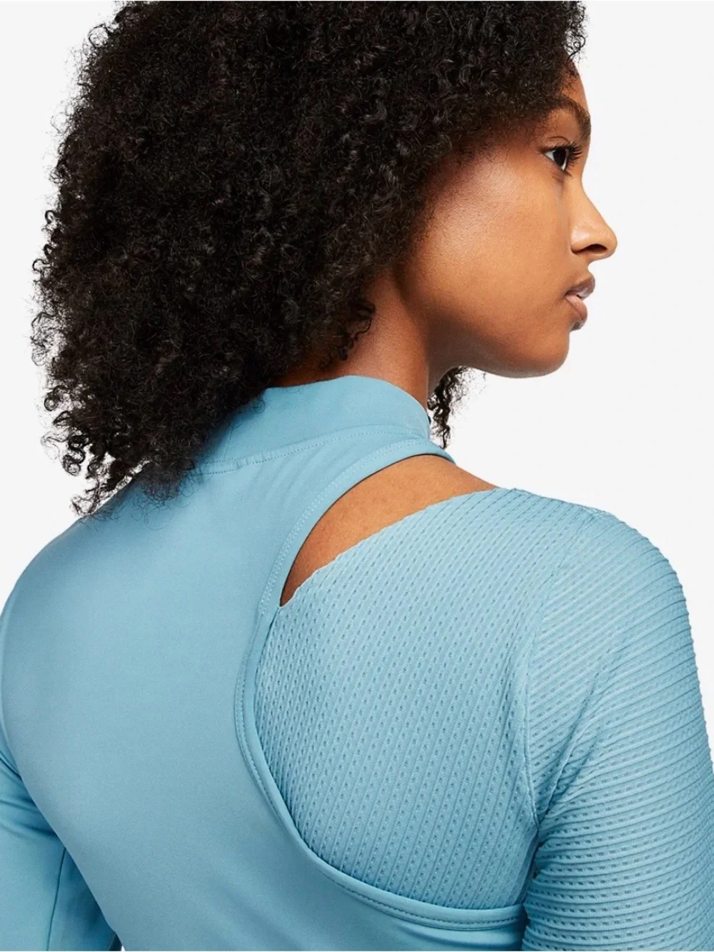 Nike Women’s Sky Blue Long-Sleeve Cropped Athletic Top